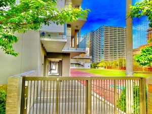 ２　午後。W湾中学校の体育館。　第二章「広がる噂」　武左　クリエイティブメディア出版　運命の7月5日　クリエイターズワールド